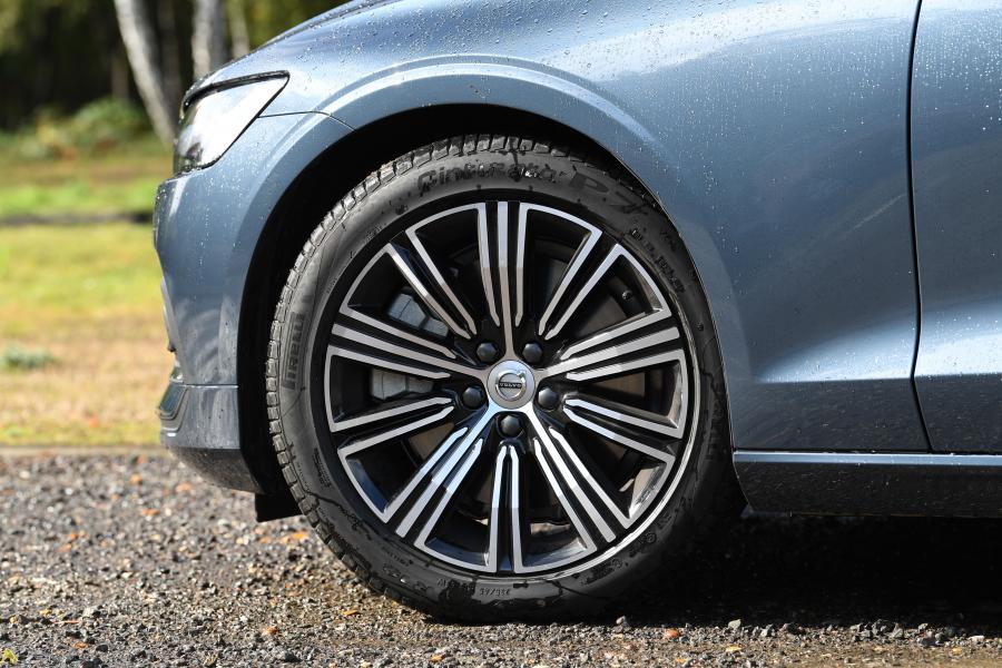 Колеса Volvo S60 T5 Inscription 2019 года  (UK) (фото 7 из 12)
